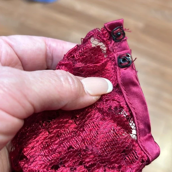 Vintage unbranded luxurious red satin and lace long sleeve maxi gown. Size 18W. - Picture 12 of 17